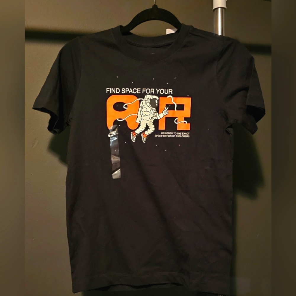 Nike Graphic Tee Kids Medium
